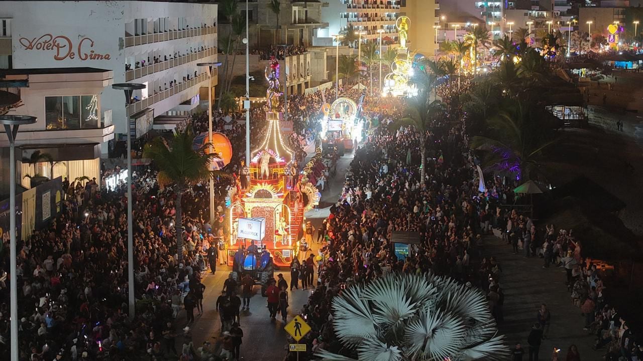 Más de 500 mil personas en el primer desfile del Carnaval de Mazatlán 2026