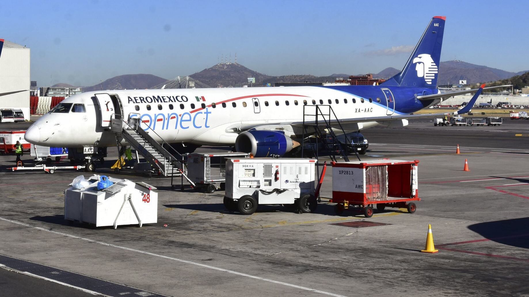 Aeroméxico pide que le autoricen el despido de mil 830 empleados