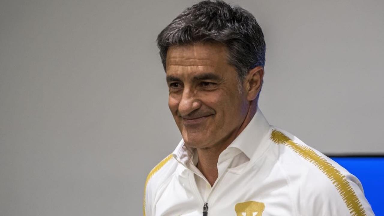 Míchel fue presentado como DT de Pumas