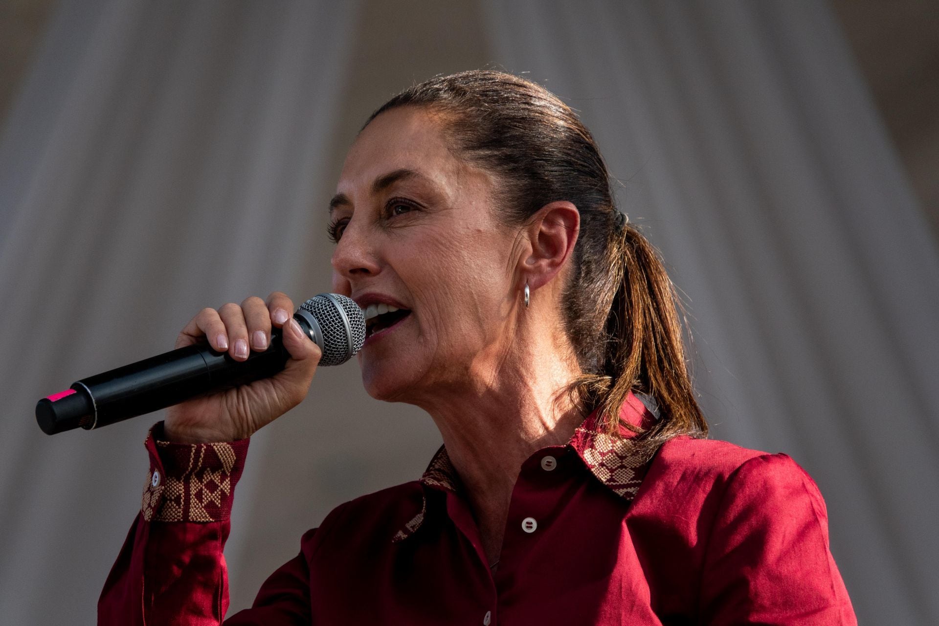 Claudia Sheinbaum se burla de "alineación" del Frente Amplio por México