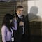Critican a Marcelo Ebrard por mujer que le cargó el paraguas tras encuentro con AMLO y corcholatas