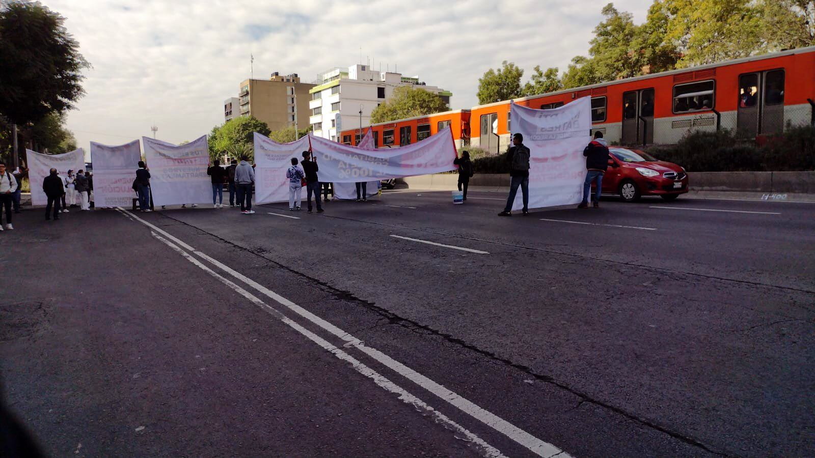 Damnificados del sismo de 2017 bloquean Calzada de Tlalpan