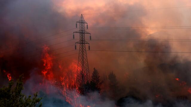 Incendio en Varybobi, noreste de Atenas, Grecia