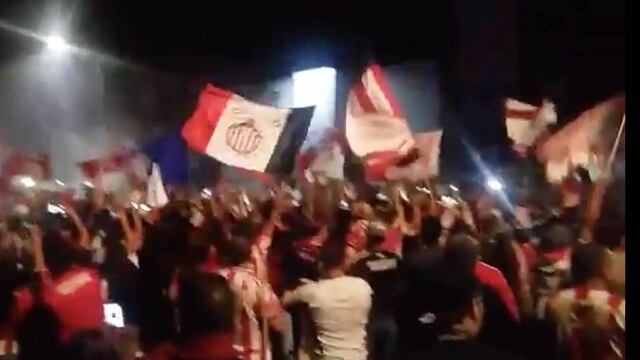 Los hinchas rojiblancos festejaron hasta la madrugada.