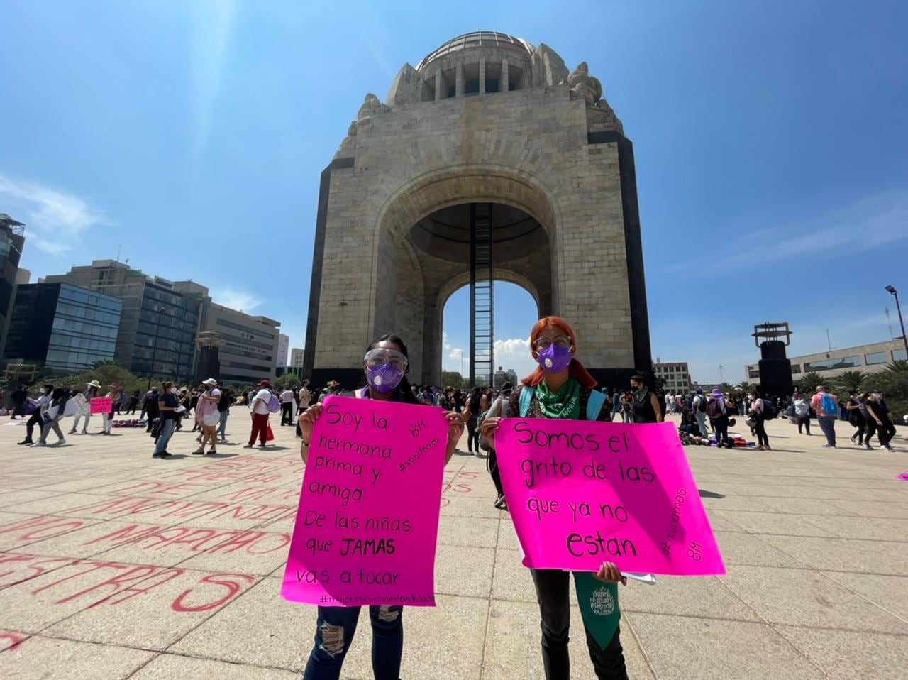 Manifestantes se congregan en el Monumento a la Revolución