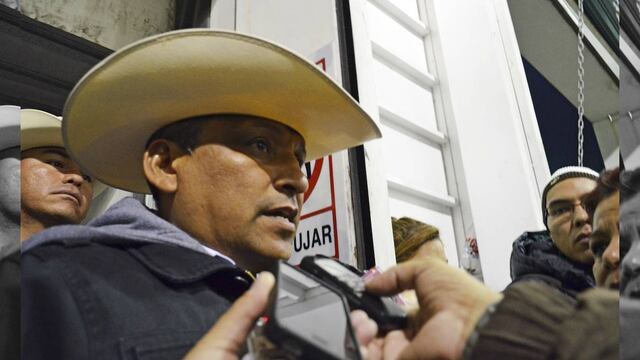 Aristeo Rodríguez lo amenazó con sacar el arma si lo seguía grabando, a lo que el periodista decidió ignorarlo y continuó grabando.
