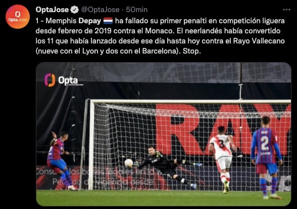 Depay falló un penal en el Rayo vs Barcelona