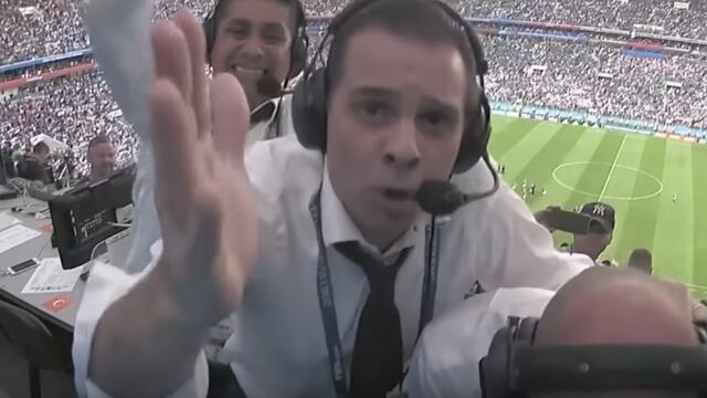 Martinoli en plena transmisión.