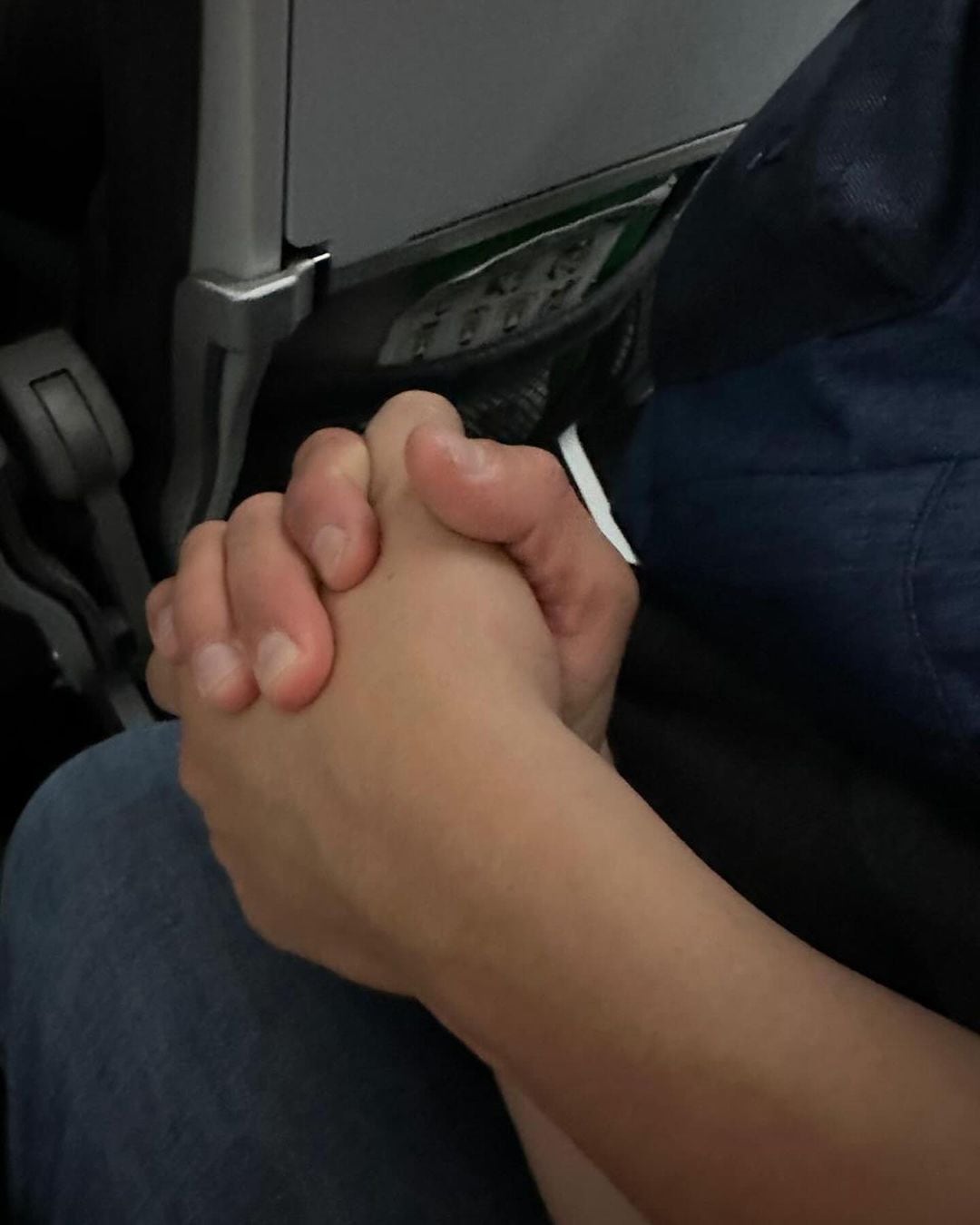 Lalo España está muy enamorado y así celebró su primer año de relación con su novio
