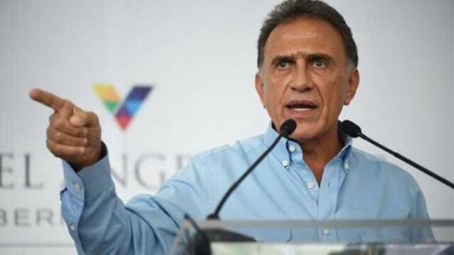 Yunes Linares se acomoda, subsiste oportunista como ninguno .