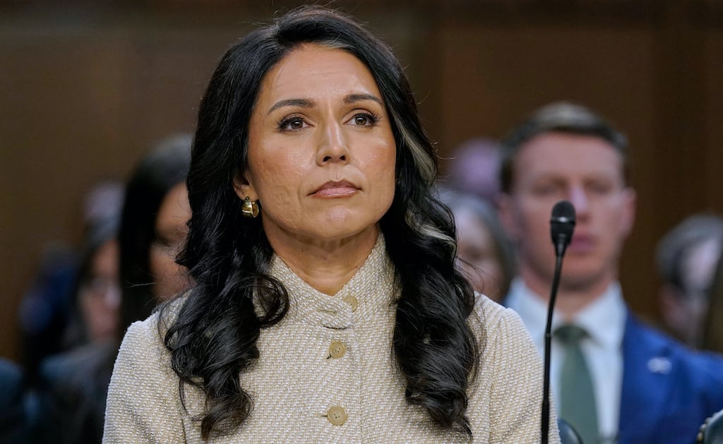 Tulsi Gabbard renuncia como directora de Inteligencia Nacional de Estados Unidos