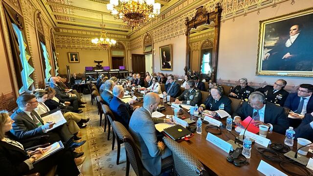 Delegación Mexicana se reúne con funcionarios estadounidenses en la Casa Blanca por fentanilo