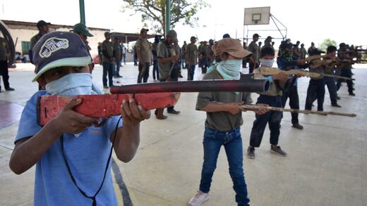 Más de 30 niños armados se suman a Policía Rural, en Guerrero