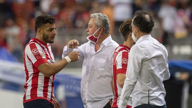 Alexis Vega con Víctor Manuel Vucetich en Chivas