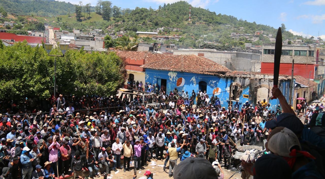 Autodefensas "El Machete" y pobladores de Pantelhó en contra de Raquel Trujillo