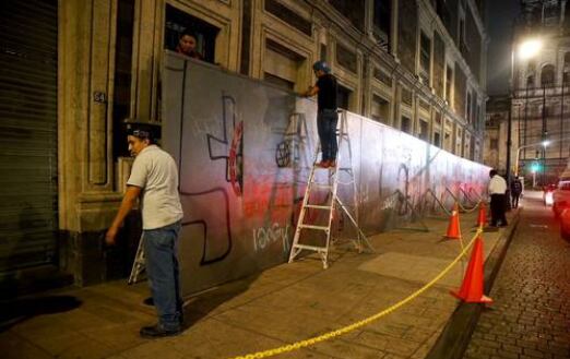 Barras en Palacio Nacional