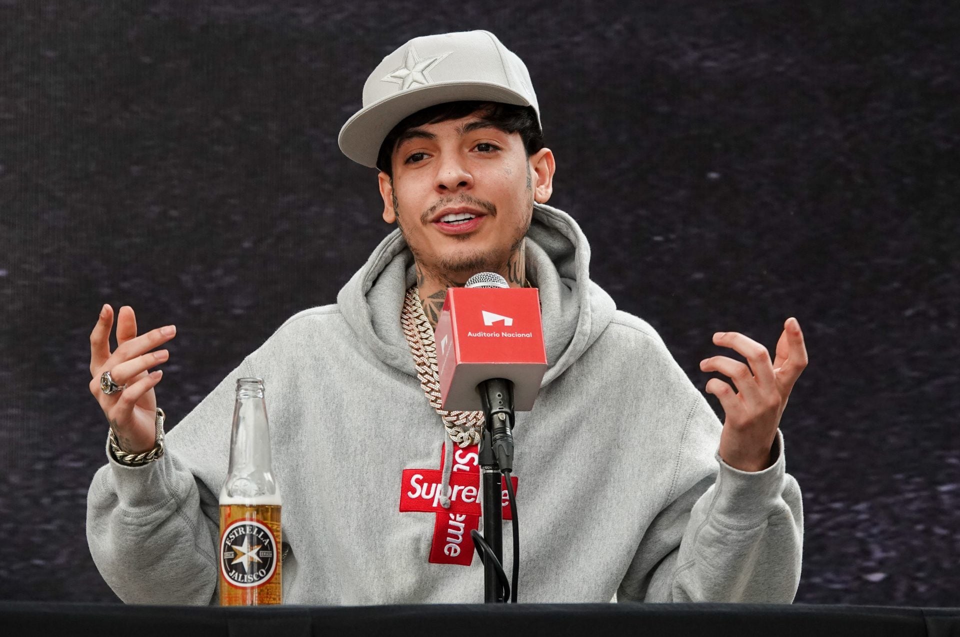 Natanael Cano pide dejar este vicio durante su último concierto en Monterrey