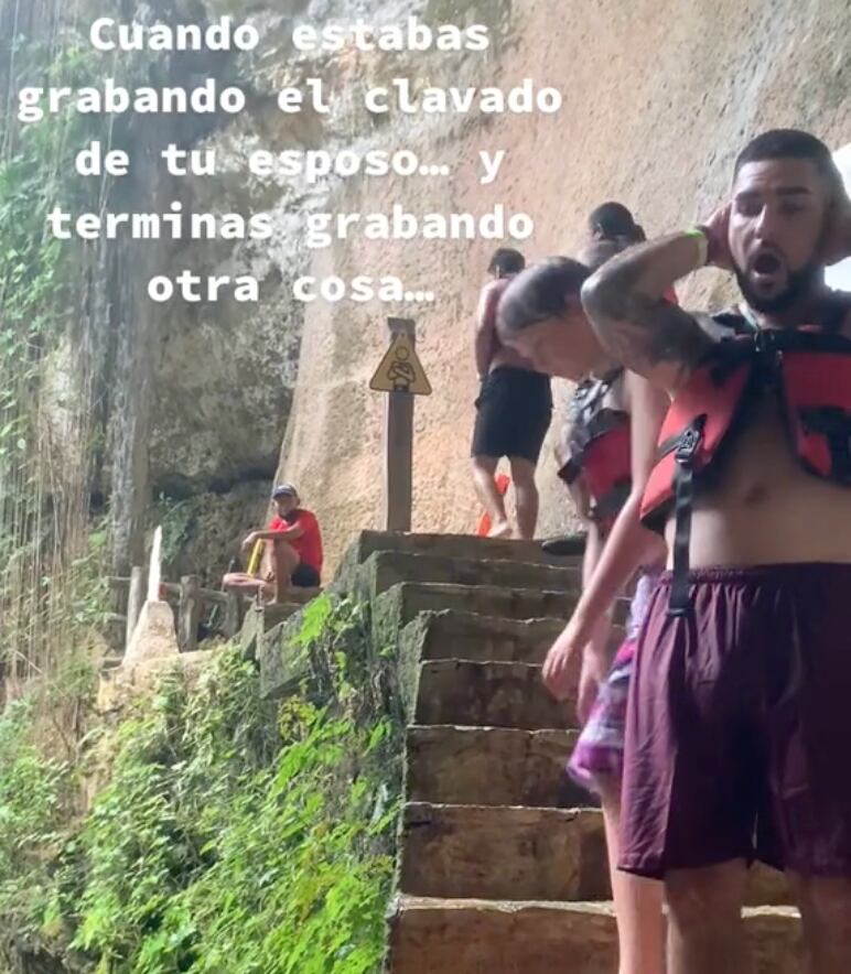 Avienta celular a un cenote