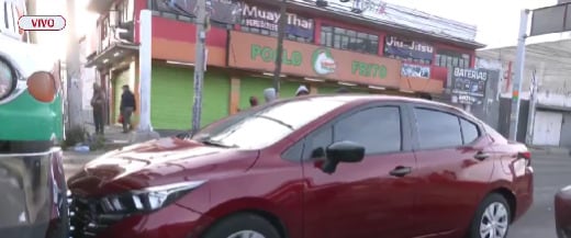 Conductor ebrio choca contra camión que bloquea avenida de Ecatepec