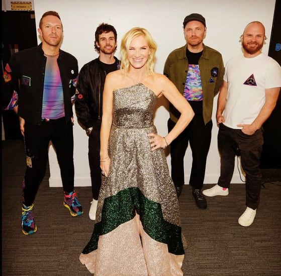 Coldplay junto a la presentadora de la BBC, Jo Whiley