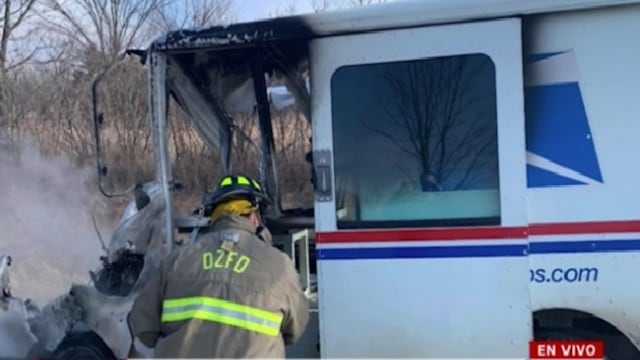 Este valiente cartero salvó la Navidad.