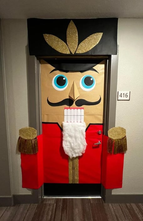 Ideas para decorar una puerta para Navidad