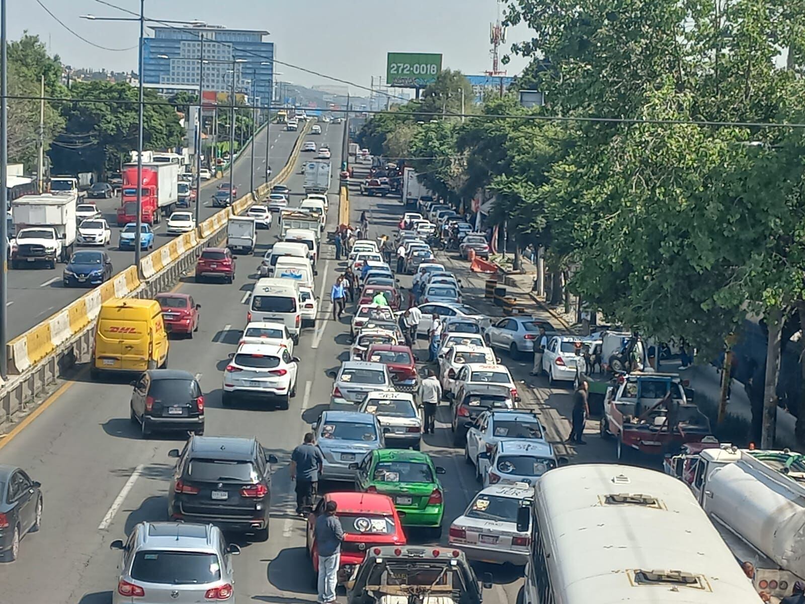 Bloqueo en Gustavo Baz Prada, en Tlalnepantla