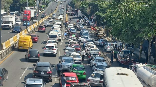 Bloqueo en Gustavo Baz Prada, en Tlalnepantla