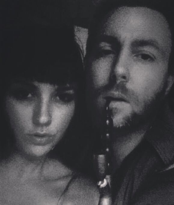 Elijah Blue Allman junto a su pareja Marieangela King