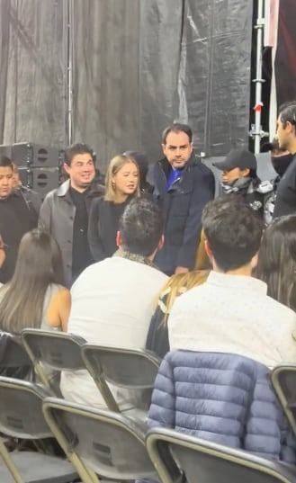 Alfredo Olivas y su esposa llegando a concierto de Luis Miguel