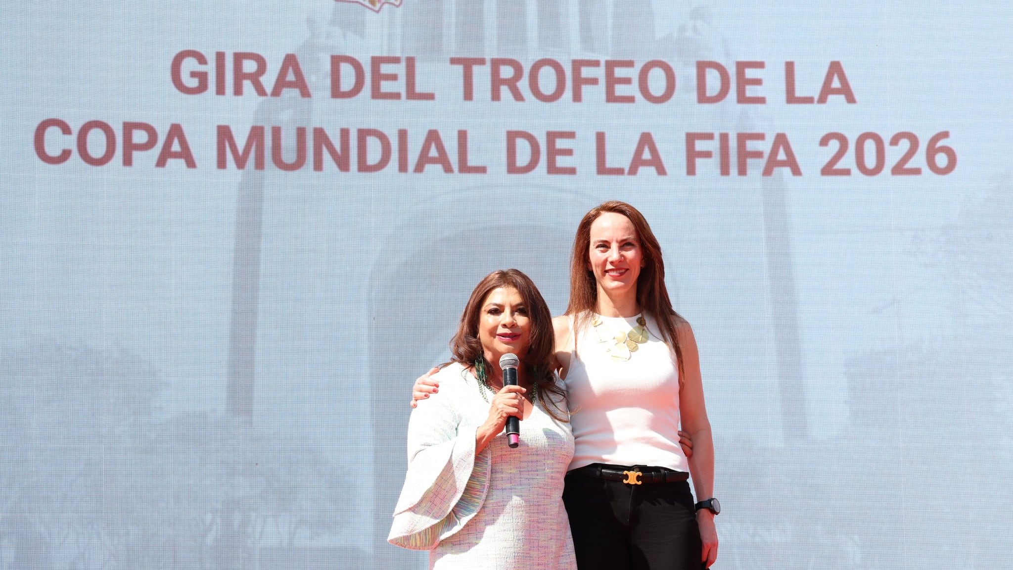 Gabriela Cuevas celebra la Gira del Trofeo Mundial 2026 en CDMX