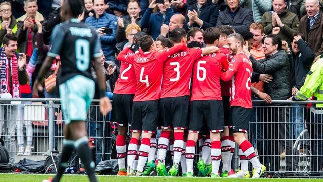 Los Granjeros celebran el gol de Locadia.