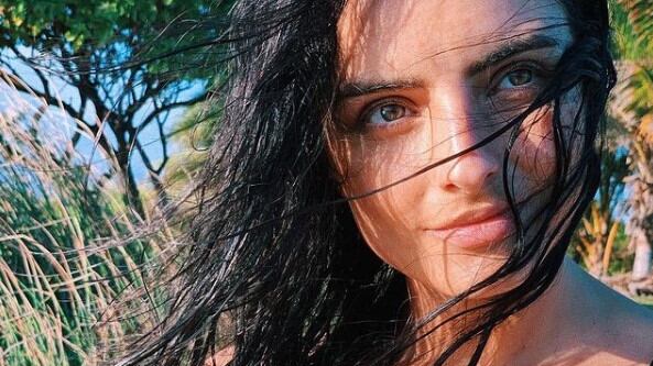 Aislinn Derbez crítica el educar a las mujeres para "darse a respetar"