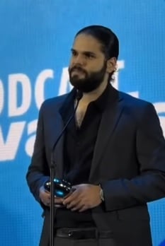 Farid Dieck dedica su Spotify Podcast Awards 2025 a Jessica Fernández.