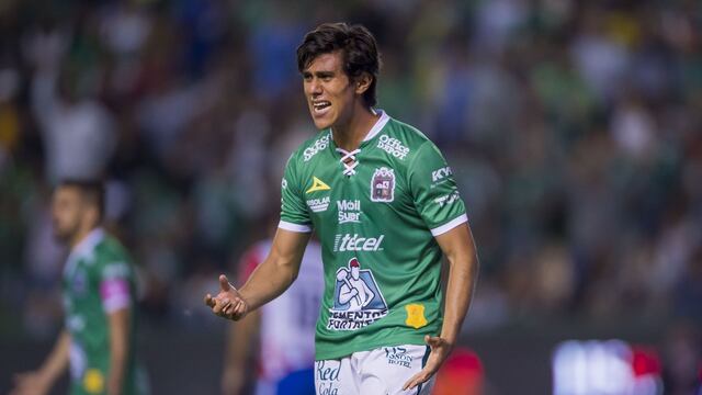 Macías celebra un gol con La Fiera