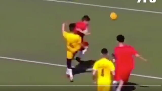 Jugador muere tras recibir patada