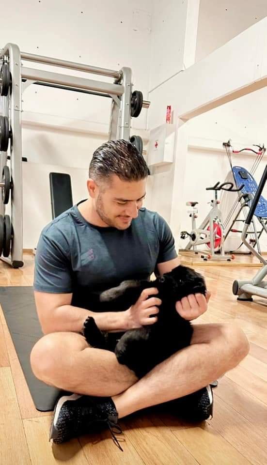 Omar García Harfuch en el gym y con su cachorro Aurelio