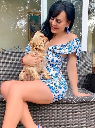 Maribel Guardia con Sadie, su perrita rastuda