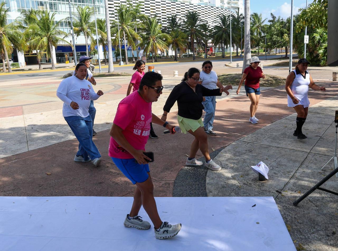 Cancún festeja a las mamás con actividades recreativas en Malecón Tajamar.