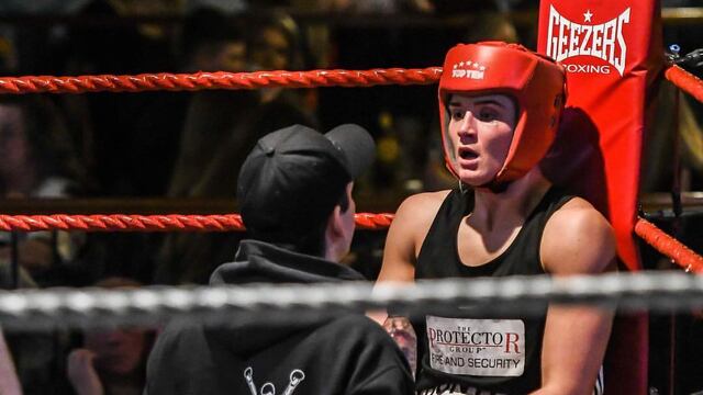 April Hunter debutó como profesional en octubre de 2019