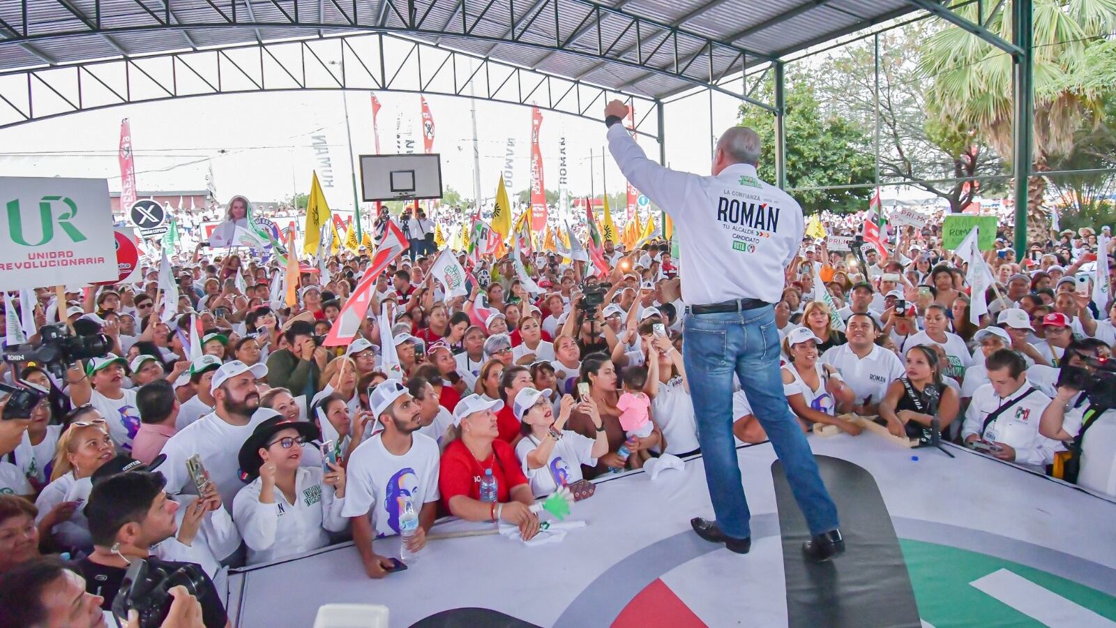 Elecciones 2024: Román Cepeda recibió apoyo de militantes de Morena y PAN en Torreón