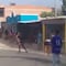 VIDEO: Apedrean a sus vecinos por cambiar la clave de WiFi
