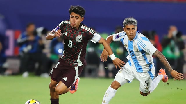 Elias Montiel y Milton Delgado en el México vs Argentina.