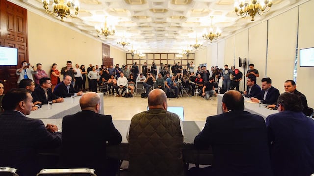 Anuncia gobernador de Jalisco que adelantarán suspensión de clases.