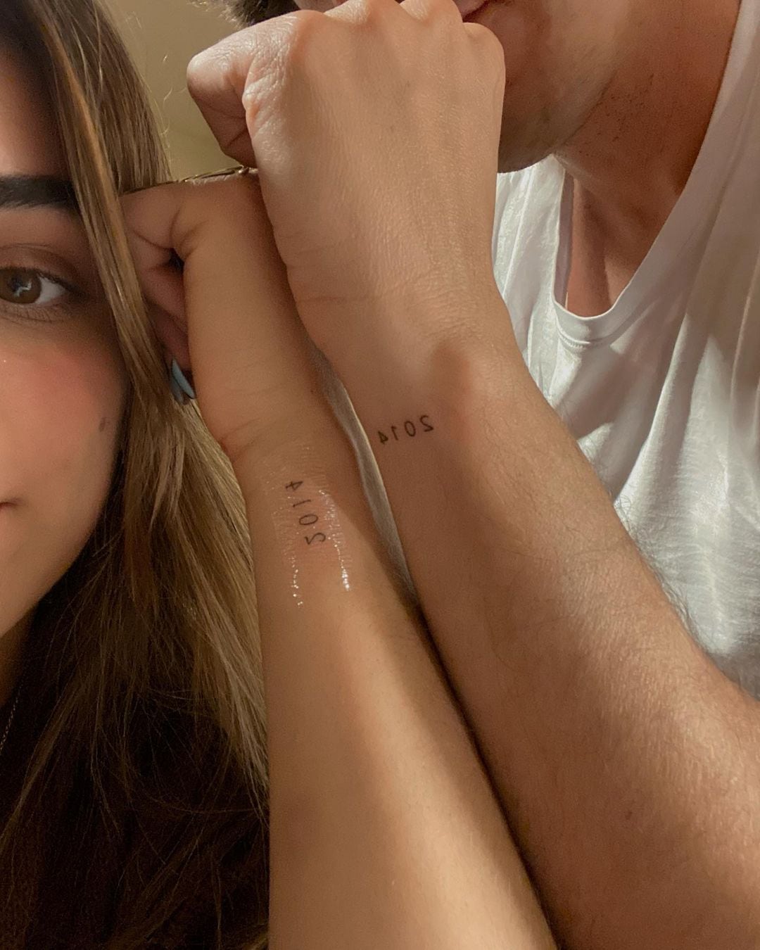 Mar de Regil se tatua con su padre adoptivo Fernando Schoenwald.