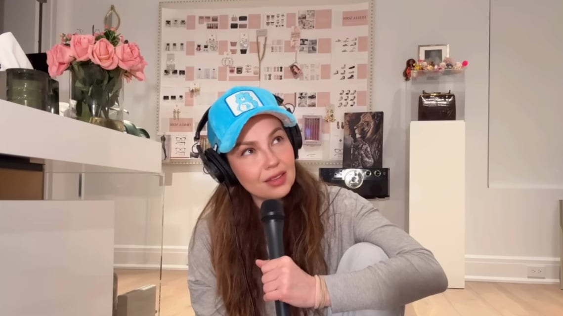 Thalía está “en shock” tras la muerte de Ernestina Sodi, dice en el primer episodio de su podcast