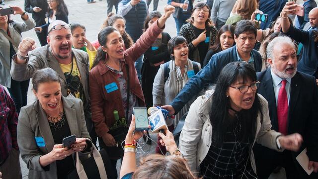 Protesta en Cámara de Diputados previo a reasignación de comisiones