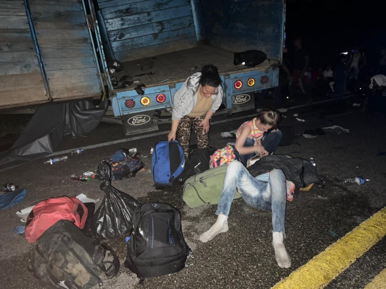 Un camión con migrantes se accidentó en la ruta Ocozocoautla - Las Choapas, Chiapas; 15 resultan heridos