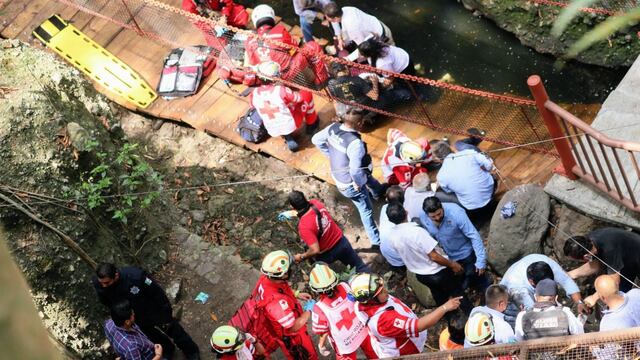 Puente colgante de Parque Porfirio Díaz en Cuernavaca cayó.