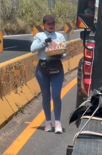 Guapa vendedora de dulces que enamoró a TikTok